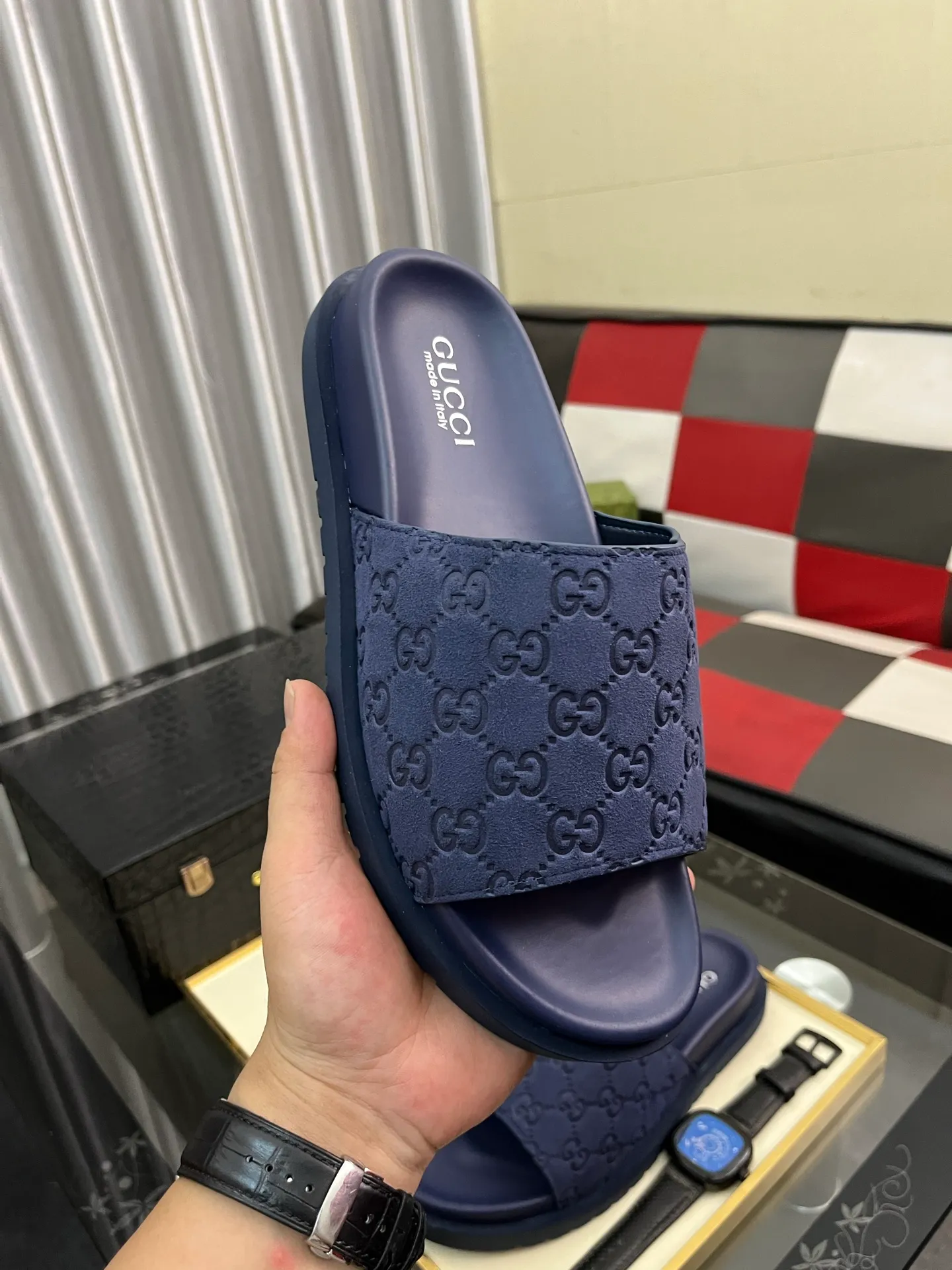 Men's shoes 💰320⌚️⌚️ (gucci-Gucci) New men's slippers, high-end boutique, made of cowhide, with exquisite embossed logo decoration on the upper, fine workmanship, super soft soles, casual, loose and comfortable, a must-have in summer! \nsize：38-44